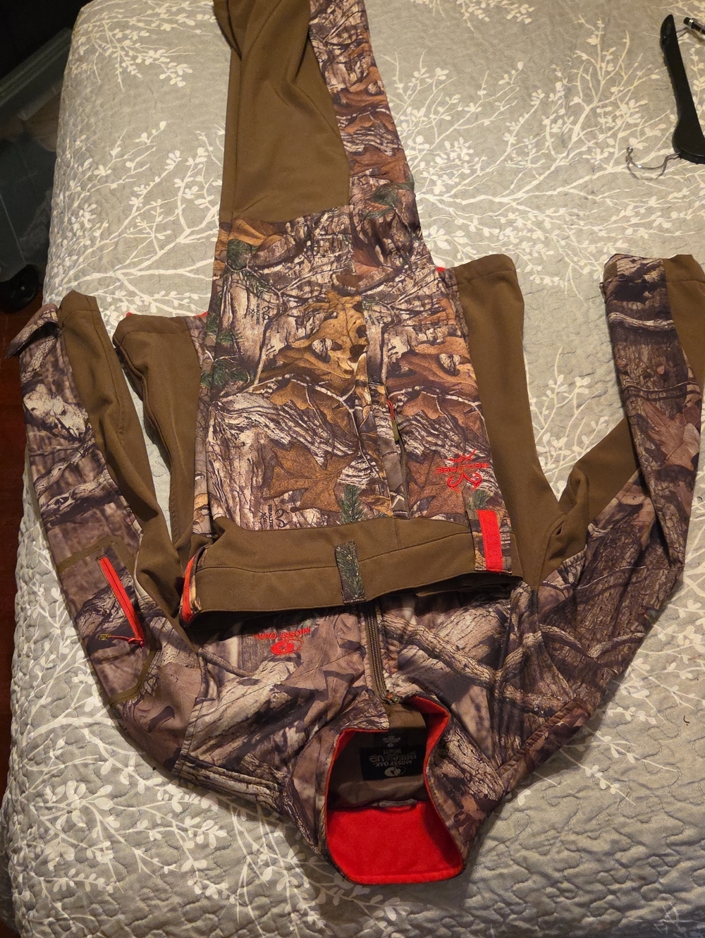 Realtree Camo Boot Cut Hunting Pants & Jacket- Brown/Red Accents